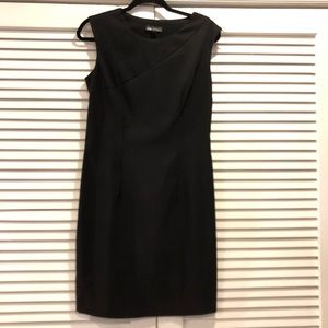 I.N. Studio • Flattering black career dress